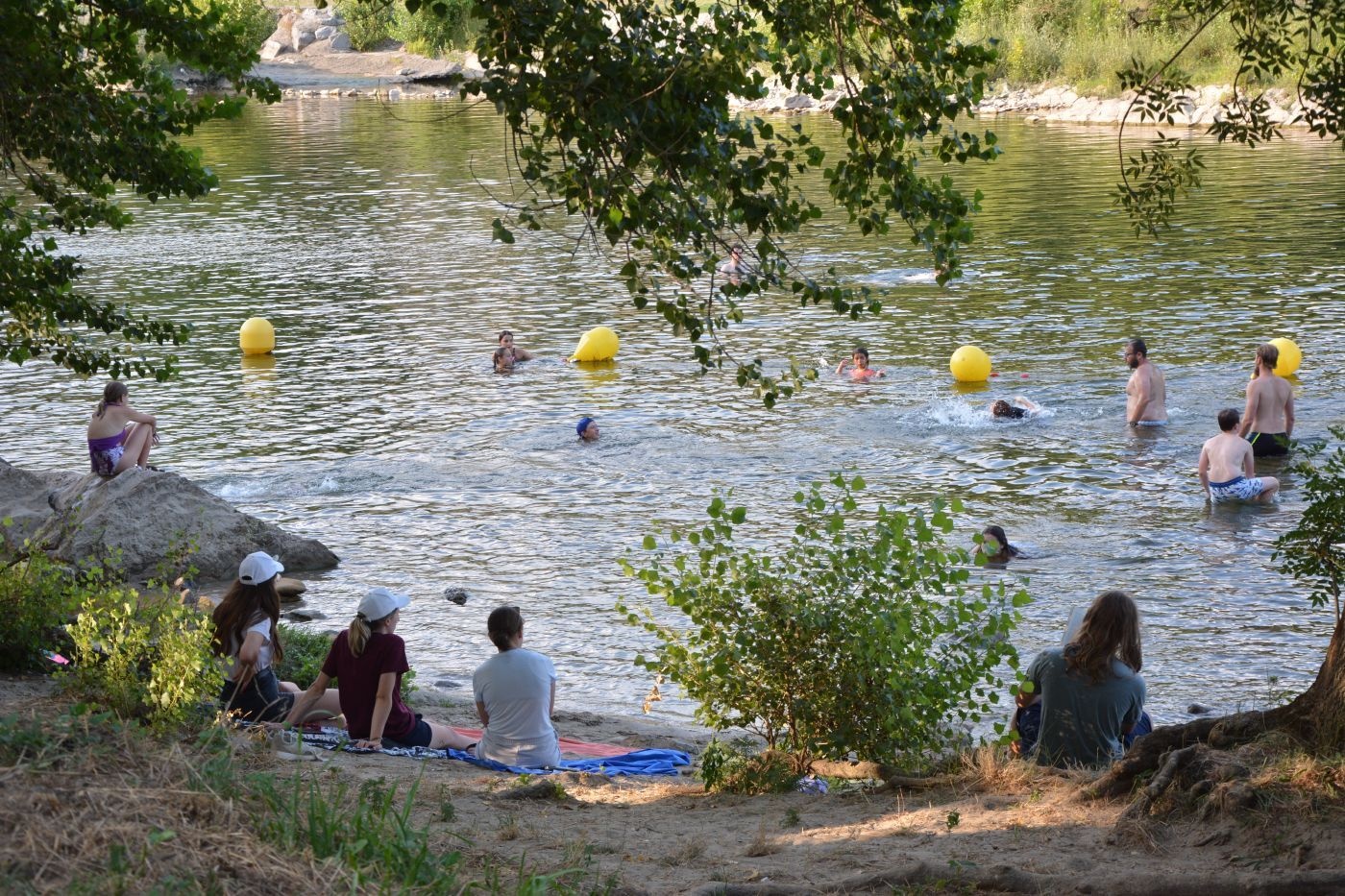 Vue panoramique de la zone de baignade surveillée