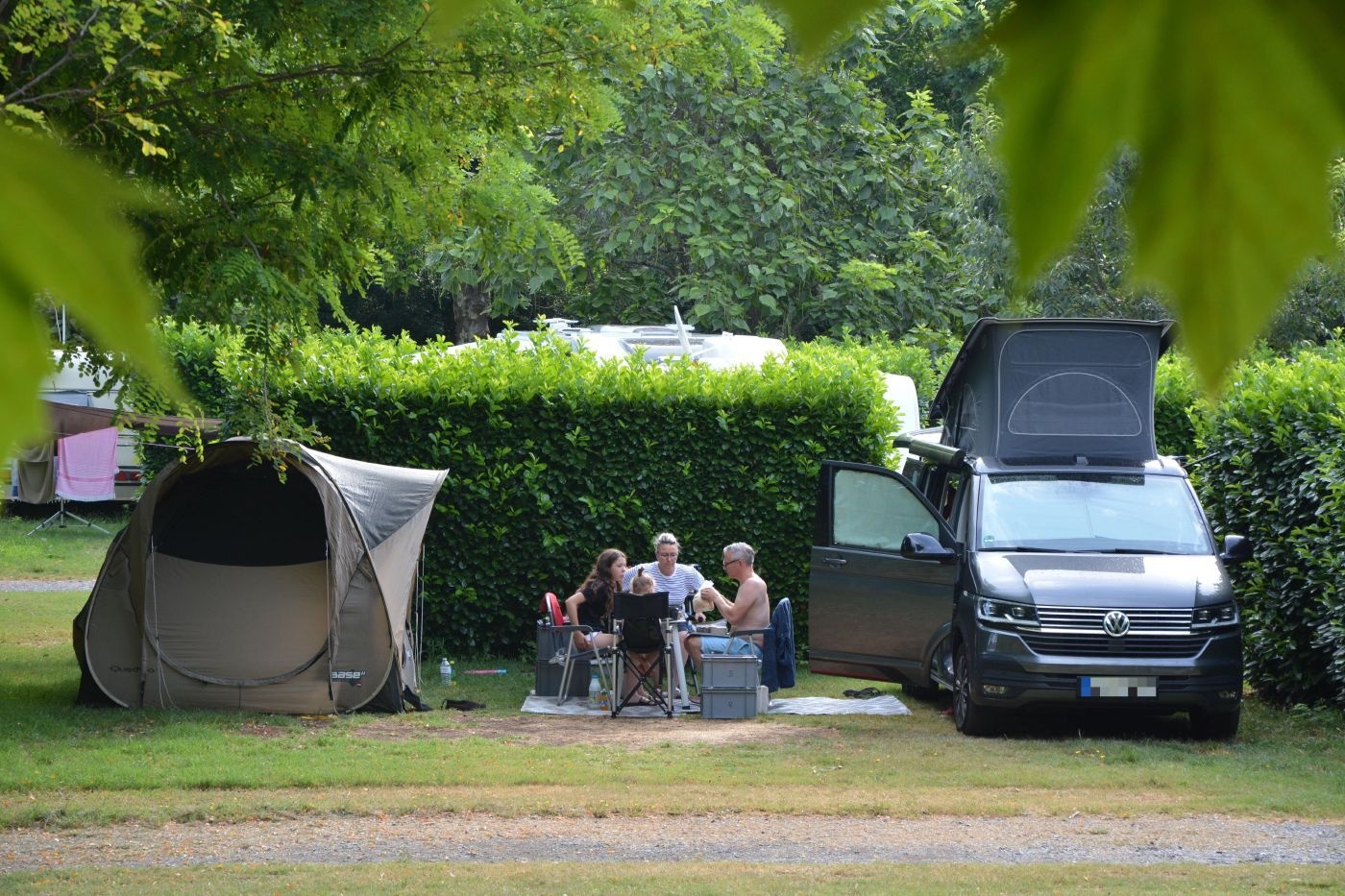 Emplacement avec camping-car