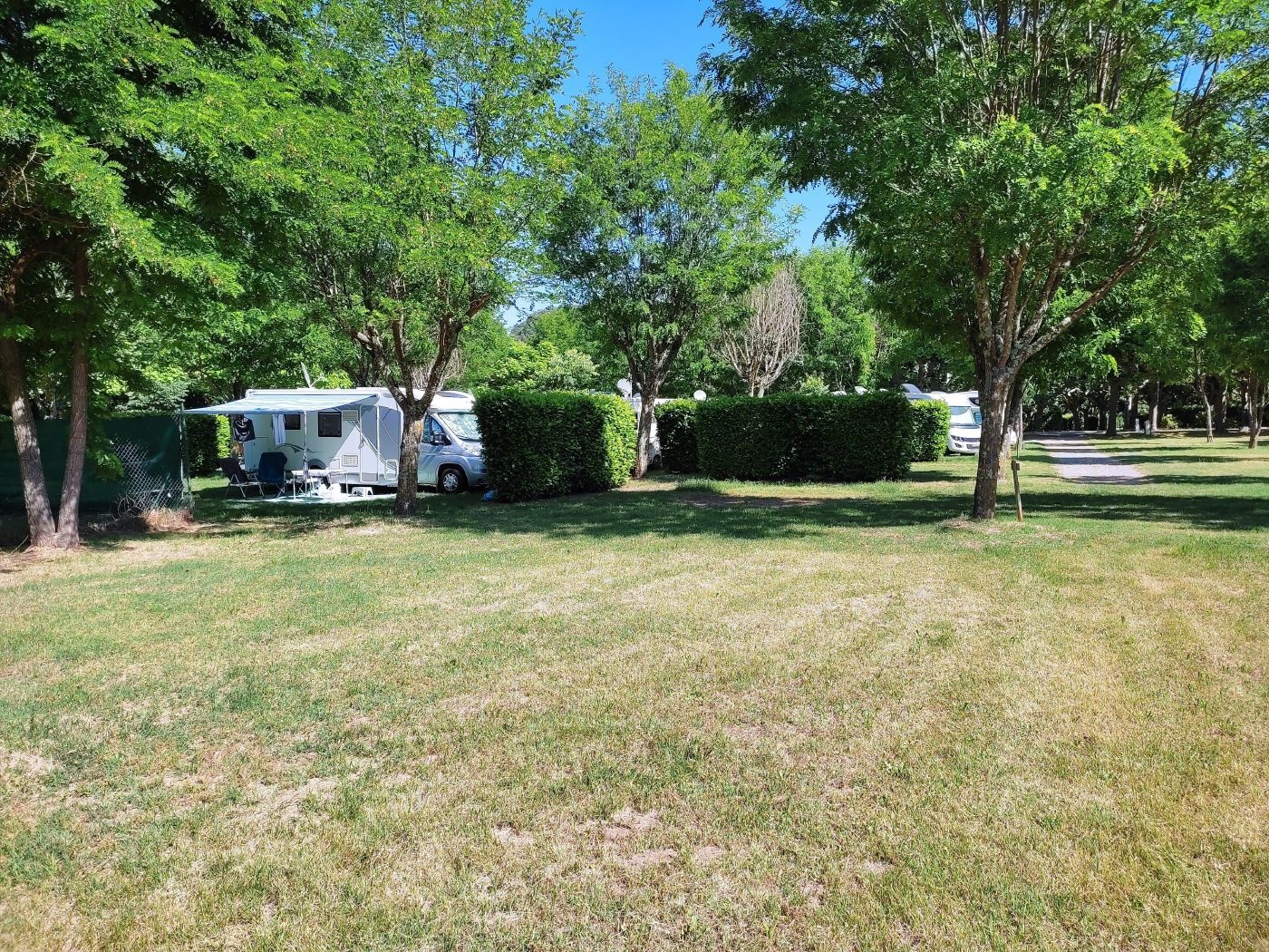 Aire de camping spacieuse
