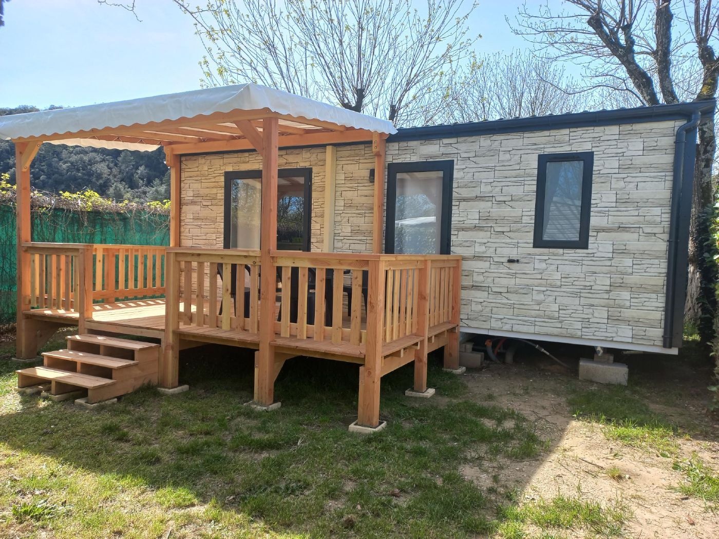 Mobile-home moderne avec terrasse